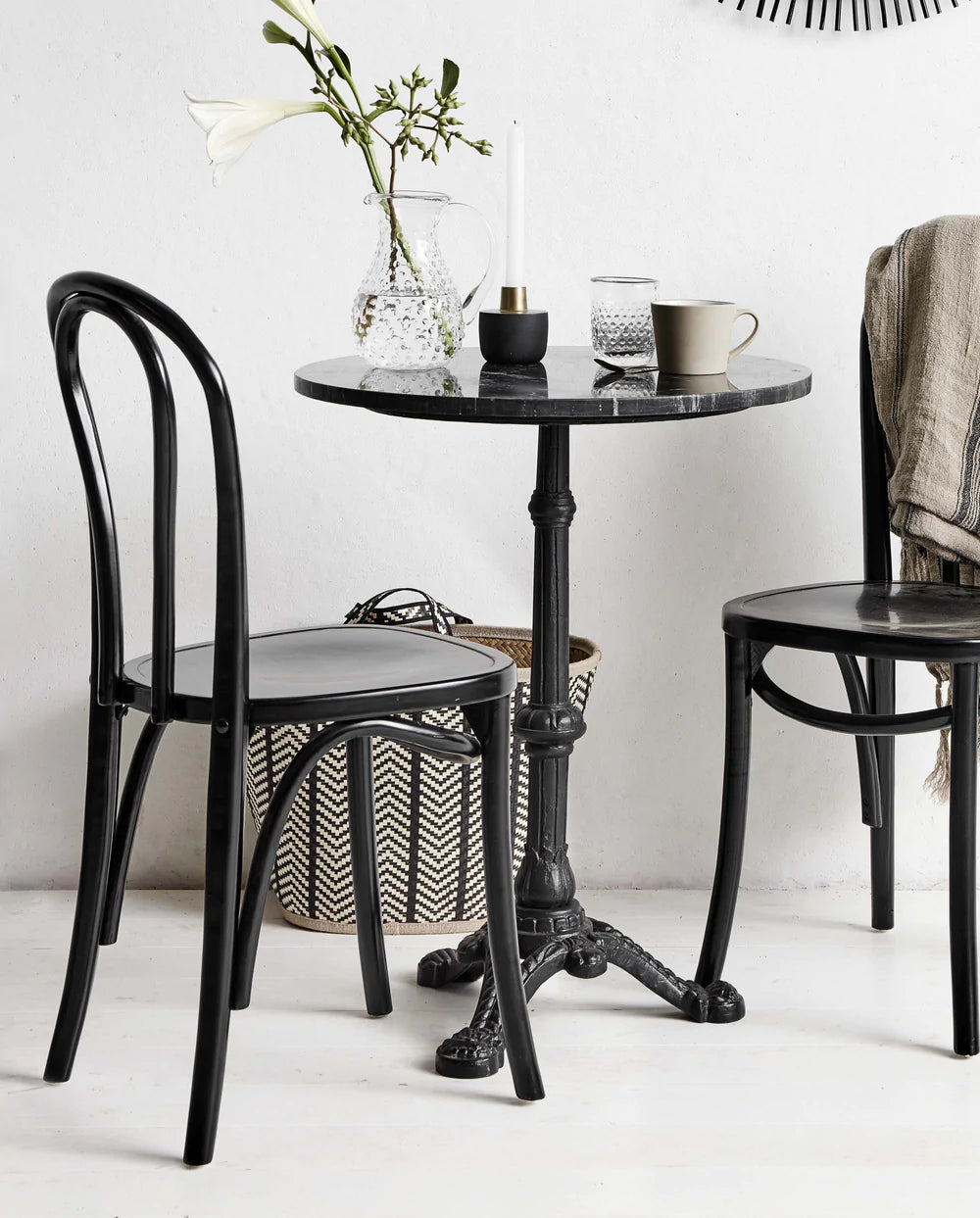 NORDAL RUNDT CAFÉBORD I JERN OG MARMOR