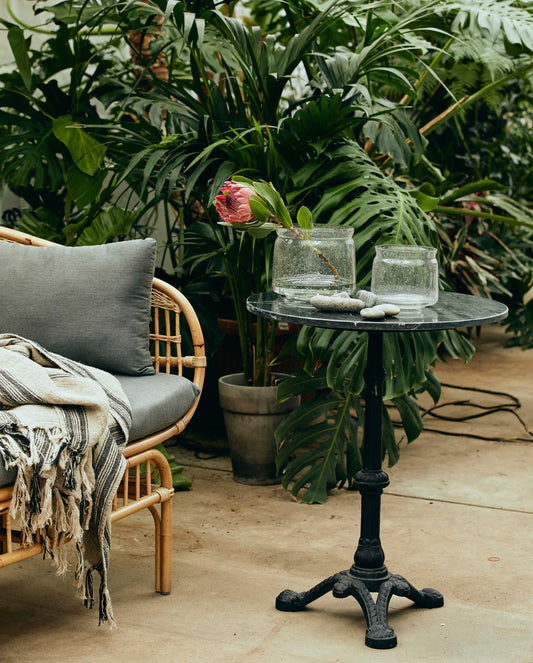 NORDAL RUNDT CAFÉBORD I JERN OG MARMOR