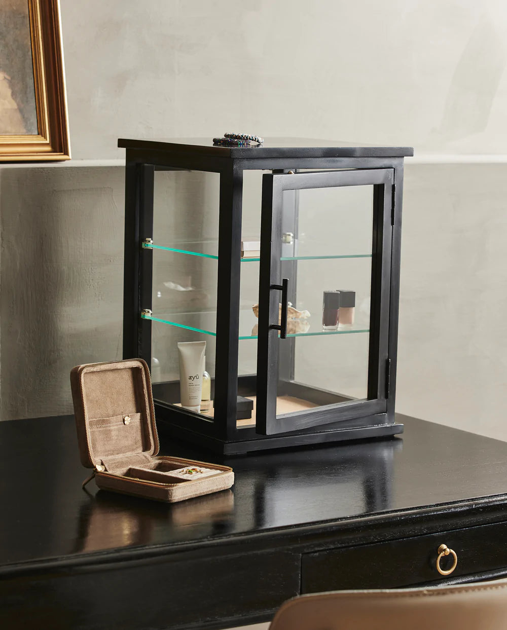 NORDAL ARNO GLASMONTRE/DISPLAY I TRÆ